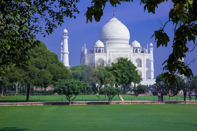 憧れていたインドのタージマハルやアグラ城など世界遺産を撮影してきました。<br /><br />インドの写真集は下記アドレスでご覧になれます。<br />http://zenpakusan.com/isan2/68/index.html<br /><br />70カ国の世界遺産写真集は下記アドレスでご覧になれます。<br />http://www.zenpakusan.com/isan2/top/index.html<br /><br />世界位の美しい風景写真集は下記アドレス。<br />http://zenpakusan.com/k/top/index.html<br /><br />日本の景勝地は下記アドレス。<br />http://zenpakusan.com/nihon/top/index.html