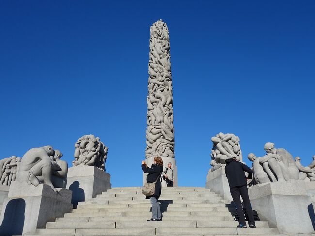 1月にフィンランドとスウェーデンを訪れた私たち、この勢いで北欧を制覇しようと、夏休みの旅行はノルウェーとデンマークに決定！<br /><br />これまではツアー参加や旅行会社に手配をお願いしての旅行しかしてこなかったけれど、今回は初めての個人手配での旅行です。<br />飛行機を探していると、KLMオランダ航空で昨年ベネルクスを周遊した際、充分に観光できなかったアムステルダム経由でベルゲンまで行ける事に気付き、立ち寄る事に。<br /><br />【スケジュール】<br />2015/9/16<br />　午前：KLMオランダ航空で成田からオランダ「アムステルダム」へ<br />　午後：オランダ「アムステルダム」到着<br />2015/9/17<br />　早朝：KLMオランダ航空でノルウェー「ベルゲン」へ<br />2015/9/18<br />　終日：ベルゲン鉄道＆フィヨルド観光船＆フロム鉄道でノルウェー「オスロ」へ<br />2015/9/19<br />　終日：ノルウェー「オスロ」観光<br />2015/9/20<br />　夕方：DFDSシーウェイズのフェリーでデンマーク「コペンハーゲン」へ<br />2015/9/21<br />　朝：デンマーク「コペンハーゲン」到着<br />2015/9/22<br />　終日：デンマーク「コペンハーゲン」観光<br />2015/9/23<br />　午前：KLMオランダ航空でデンマーク「コペンハーゲン」から<br />　　　　オランダ「アムステルダム」経由で成田へ帰国<br />2015/9/24<br />　午前：成田到着<br /><br />【旅費】<br />約200,000円