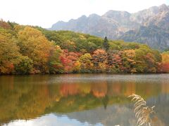 紅葉真っ盛りの「戸隠神社5社巡り」と「鏡池の絶景」を楽しむ