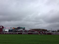 シャンティ競馬場の凱旋門賞にトツゲキ