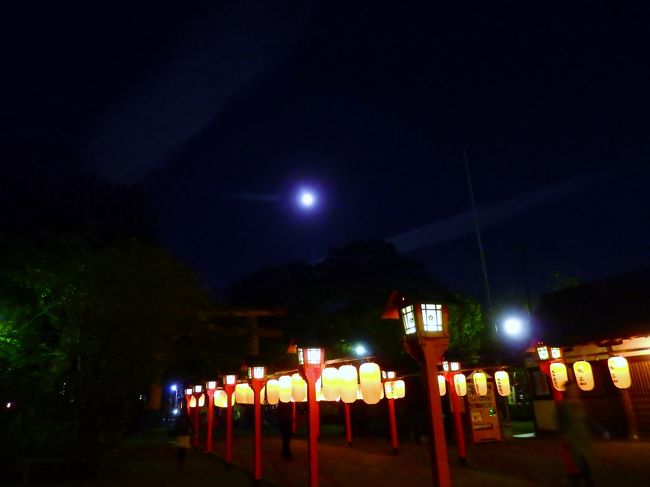 今年の中秋の名月の10月4日。京都の寺社でもいろいろと催しが行われていました。<br />そんななかで、平野神社の名月祭に出かけてみました。