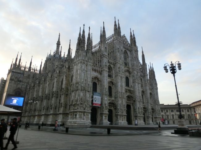 イタリア旅行最終地のミラノです。<br />ファッションの町と言う印象しかなかったのですが、ミラノのドゥオーモが見事です♪<br />