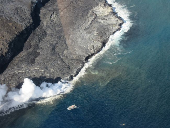 今年2度目のハワイ旅行。オアフ島が続いたので、3度目のハワイ島へ。<br />オアフ島からの日帰りを含めたら4度目のハワイ島。<br />今回の航空券は去年から購入していたので、<br />変更するにも手数料がかかるの為、成田→コナの直行便乗れず<br />予約通り乗り継ぎ便を利用。<br />ＨＧＶＣ利用でのベイクラブ4泊＆キングスランド4泊の8泊10日<br /><br />4日目　9月29日ヒロからヘリコプター<br />5日目　9月30日ベイクラブチェックアウト＆キングスランドチェックイン<br /><br />