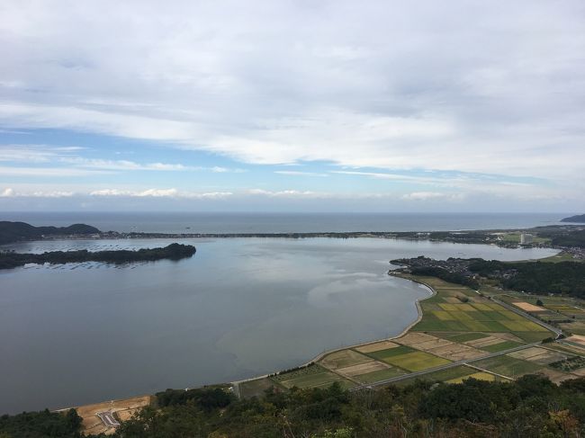 父のお友達が「久美浜がのんびりできて良かった」というのを聞いてきて、やたら話をするもんだから、どんなとこかいなと両親とともに行ってみることにしました。<br /><br />3人での旅行といえば、毎年恒例の夕日ケ浦のカニ食べがあるし、場所もほぼかぶっているけど、久美浜まで足をのばすことがなかったので、観光する気満々で出かけました。<br /><br />久美浜はとても良いところでした。<br />しかし、予想外のトラブルが発生したのでございます～<br /><br />