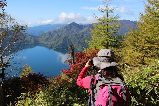 １０月８日～９日の１泊２日の登山＆キャンプの旅。<br /><br />８日：日光男体山に登拝。きつい登りでしたが、登拝できました。<br />その後、キャンプ場に移動。湯元温泉のお湯を楽しみました。<br /><br />９日：渋滞回避。帰るだけでは寂しいので、竜頭の滝に寄り道をしました。