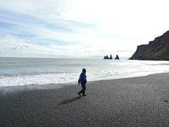 アイスランド3歳&9歳とキャンプ旅(5) 黒い砂浜ヴィークから苔ざんまい、滝ざんまい。