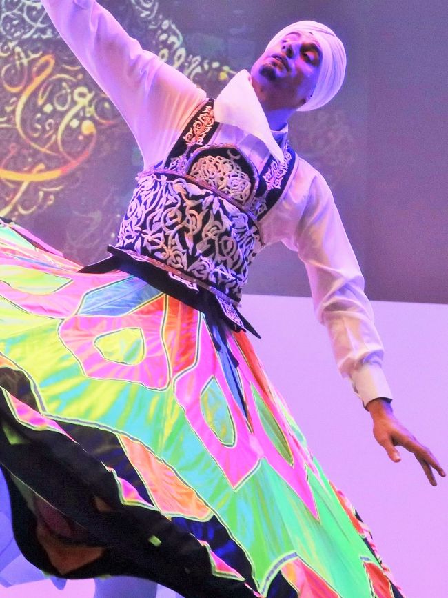 エジプト伝統旋回舞踊・タンヌーラとはカラフルなスカートを自由自在に操りながらグルグルと回り続けるダンスです。<br />鮮やかな色彩と神々しい旋回はエジプトに訪れる世界中の人々を虜にし、今ではエジプトではなくてはならない伝統舞踊となりました<br />タンヌーラは旋回するだけではなくアクロバティックな技を取り入れてパフォーマンスをするためダンスの域を超えたエンターテイメントです。他にはタンヌーラの衣装に電飾を詰め込んだ電飾タンヌーラは大変人気があり、あります。<br /><br />Aステージ9月23日(土）10:30&#12316;11:00 <br />エジプト　EGYPTIAN FOLKLORIC PERFORMANCES<br />EGYPITAN DANCERS(FOLKLORIC/TANOURA)<br /><br />タンヌーラ・ダンスとはエジプトで最も色鮮やかな芸術の1つです。今回のステージでは、エジプトのスターMohamed Ghareb氏が観客を魅了します。Ghareb氏は他のダンサーらとともに民俗芸能ショーを演じることになっており、このダンサー達は日本人によって構成され、エジプトのアートが日本人をどれほど魅了し、感動を与えているかを表現します。<br /><br />ツーリズムEXPOジャパン）は、日本観光振興協会、日本旅行業協会（JATA）が主催し、開催している催し物。<br />1977年から始まったJATA旅博と、1995年から始まった公益社団法人日本観光振興協会が主催していた旅フェアの２つの展示会が2014年から統合し、新たにツーリズムEXPOジャパンと改称された。<br />（フリー百科事典『ウィキペディア（Wikipedia）』より引用）<br /><br />ツーリズムEXPOジャパン　については・・<br />http://www.t-expo.jp/