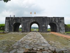 ヴェトナムの世界遺産No.7：ホー王朝の城跡を訪れ、ニンビンからハノイへ鉄道旅行を楽しむ