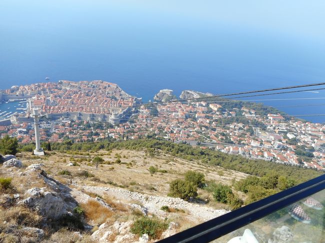 船旅：イタリア・ローマ→イタリア・→モンテネグロ・コトール→クロアチア・ドブログニック→イタリア・ベネチア→イタリア・トリエステ<br /><br />ドブロクニック寄港、旧市街地から離れたに港に入港した船が用意したバスで、船から旧市街地門まで来る。ロープウエーで旧市街地を山頂から見た後、旧市街地街。同城壁を見学した。