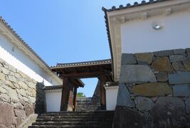 2017初秋、甲府城と武田氏館(1/9)：甲府城(1)：塩尻経由甲府へ、甲府駅、鶴舞城公園