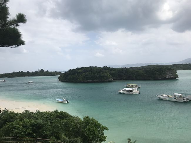 突如決まった、石垣島旅行。<br />9-10月はマンタ遭遇率が高いと期待に胸を躍らせて行ったら、季節外れの大型台風が接近してきて、予定が狂いまくり&gt;_&lt;<br />でも、それが旅行の醍醐味だからしょーがない！<br />と今できることを楽しみました！！<br />羽田→那覇で一泊、翌日に那覇→石垣へ出発。