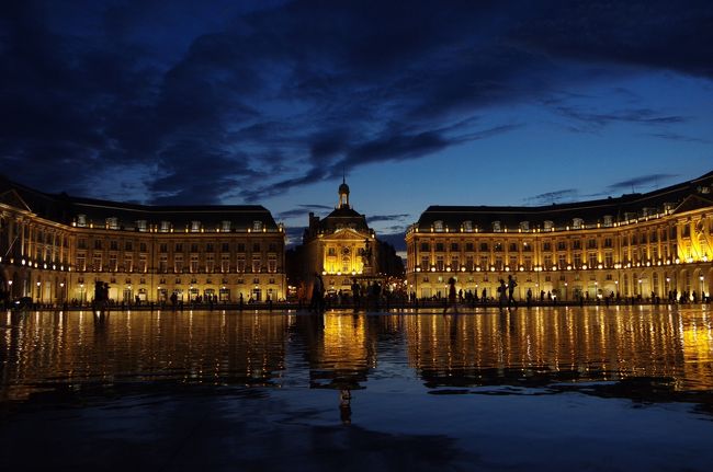 2年前のものですが、フランスへ行ってきたときの旅行記になります。<br />時刻などは覚えてないので省略します。<br /><br />2回目の海外！初ヨーロッパになります。<br /><br />8/25　成田→(エールフランス)→CDG→(エールフランス)→ボルドー<br />8/26　ボルドー市街散策<br />8/27　ボルドー市街散策<br />8/28　ボルドー→(TGV)→パリ・モンパルナス駅<br />8/29　パリ市街散策<br />8/30　日帰りツアー：モンサンミッシェル<br />8/31　CDG→(エールフランス)→成田(9/1)<br /><br />　