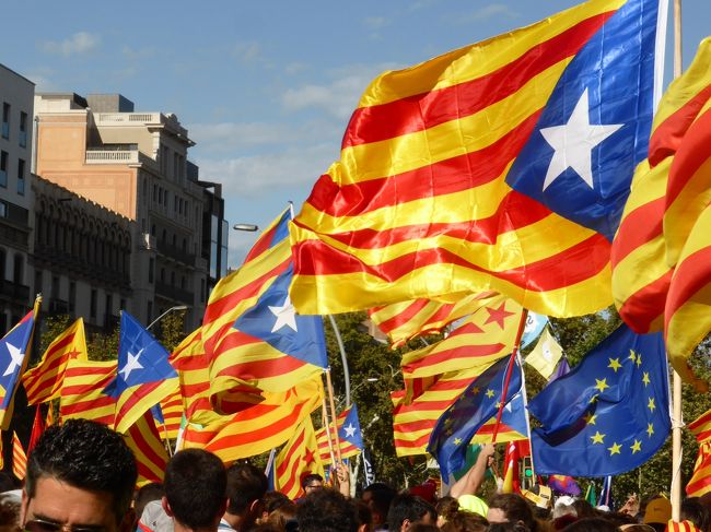 最近、バルセロナでは、カタルーニャ独立の為に、デモがたくさんありますよ!カタルーニャの歴史を知っていますか?なぜカタルーニャは、スペインから独立しますか?詳しいことは:https://www.catalunya-kankou.com/catalunya/independencia.html