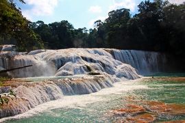 ジャングルで水遊び☆石灰棚に満つるAzulの絶景-日本人の知らないMexico【続・母さんの一人旅-5 ヒトを簡単に信用してはダメだけれども･･･/ ミソル・ハ & アグア・アスル】