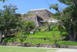 2017初秋、甲府城と武田氏館(5/9)：甲府城(5)：稲荷曲輪門、長塀、水溜、石切場