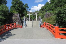 2017初秋、甲府城と武田氏館(8/9)：武田神社(1)：武田通り、神社石標、鳥居、神橋、狛犬