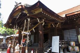 2017初秋、甲府城と武田氏館(9/9)：武田神社(2)：武田神社扁額、鎮守の杜、鳥居、狛犬