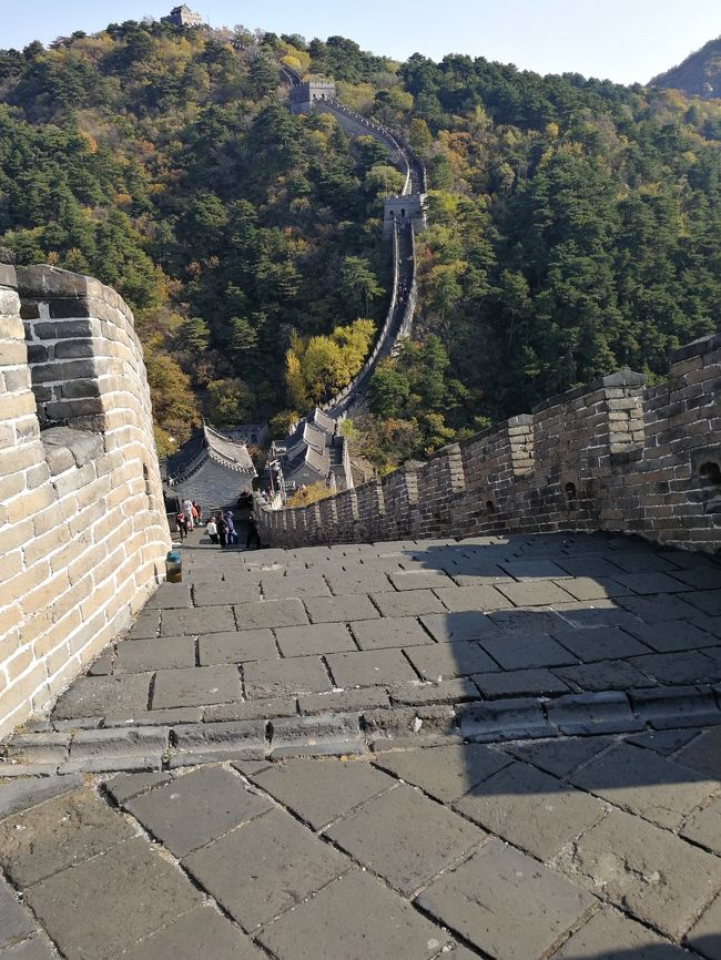 以前から行きたかった北京に行ってきました。<br /><br />この旅行記は、２日目 (10月23日)のものです。慕田峪長城に行きました。<br />