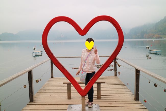 ヨーロッパ大好き姉妹は今年はクロアチアとスロベニアに行く事にしました。<br />以前から興味のあったトロッコ列車に乗って入るボストイナ鍾乳洞、スルジ山からの絶景、メルヘンのようなブレット湖、緑豊かなプリトヴィッツェ湖国立公園などを巡り大感激の旅でした。<br />旅行を終えてからもしばらくは余韻が消えませんでした。<br /><br /><br />