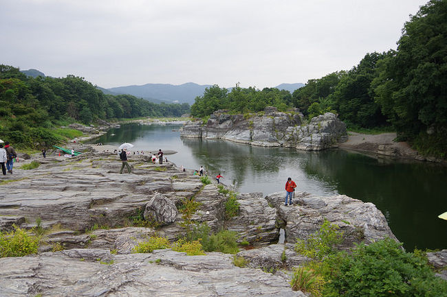 　埼玉県の北部といえば秩父地方。<br /> 秩父の豊かな自然をテーマに初秋の秩父をめぐる旅 『秩父まるごと知ってツアー～第１回～「秩父自然体験と星空鑑賞　１泊２日ツアー」』に参加しました。<br /><br />　このツアーは、秩父の魅力を発信するために埼玉県秩父地域振興センターが企画し、近畿日本ツーリスト（株）さいたま支店が旅行企画・実施したモニター・ツアーで、秩父の魅力を全力投球で紹介する盛りだくさんな内容と質にもかかわらず旅行代金も9,000円という破格のツアー。<br /><br />　ちなみに、第2弾は「埼玉・秩父まるごと知ってツアー～第2回～「SLパレオエクスプレスと秩父雲海・琴平トレッキング」＜１泊２日＞」として11月14日（火）～11月15日（水）に実施とか。