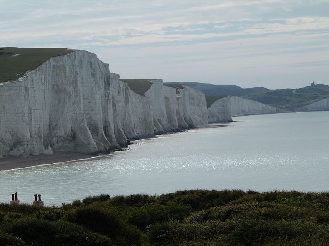 昨年に引き続き夏の旅行はイギリスにしました。<br />とても素敵な国なので今回はぜひ主人も連れて行こうと思い、早々にＪＡＬのマイルを利用して飛行機を押さえました(*^_^*)<br />主人と一緒ならレンタカーを借りて欲張り旅行に挑戦してみようということになりました。<br />ガイドブックで見つけた絶景「セブンシスターズ」が今回の一番の目的地です。<br />それから「天空の城ラピュタ」のモデルになったと言われるウェールズ地方のお城を巡る旅。<br />ロンドンでは昨年同様「ロンドンパス」を駆使して観光地を巡りました。<br />とっても欲張りで充実したイギリス旅行になりました。<br /><br />ここでは色々な準備・予算・プランについてメモとして忘れないようにしておきます。<br />