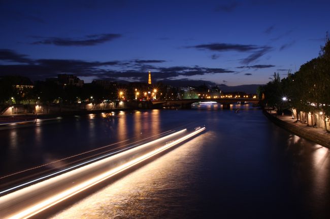 今更ながら憧れの初フランス旅【14】 -- セーヌ川に架かるポン・デザールとフランス学士院の夜景 --