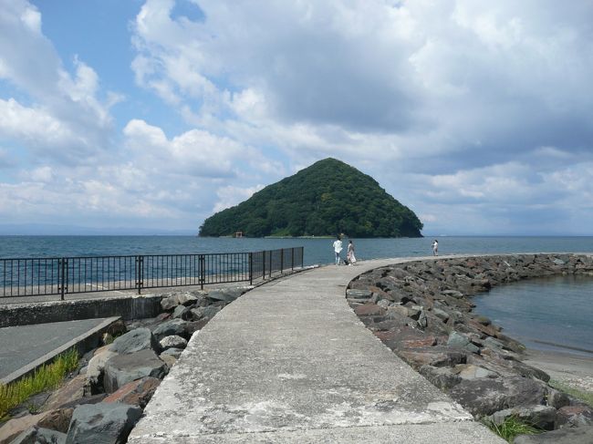 今年の夏はものすごく暑かった。でも、それは7月まで・・・。信じられないくらい暑かったのに、8月に入って一気に20℃以下に。寒い・・・。海どころではない・・・。<br /><br />でも、海には行きたい。おいしいものも食べたいってことで行ってきました。