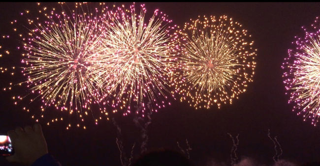 日本ではもう何年も見ていない花火、釜山花火大会がちょうど土曜だったのでまたしても1泊2日で予約。<br /><br />花火大会は有料席をインターパークから予約。<br /><br />AIRと花火でいつもに比べると高かったので、ホテルは予算低めで探すとビーチエリアはどこもアウトだったので、結局西面に。お初のアーバンホテル。<br /><br />10月2度めの台風で、帰国日の欠航に怯えながらの出発となりました。