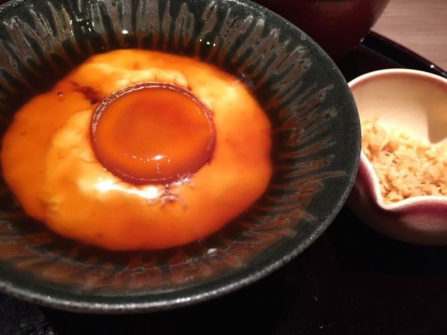 死ぬ前に一度でいいから京都に行きたい!というおかん。<br /><br />毎年「よし、じゃ連れていく!」と言うと「飛行機が怖いから・・・」と伸ばし伸ばし。<br /><br />でも年々歳を取ってきて飛行機での旅は今年を逃したらいけないかもしれない!と強硬。<br />おかん、80を前にして初飛行機となりました。<br /><br />旅費・お土産・食事とすべて私持ちの親孝行旅行です!<br /><br /><br />マナティとおかんを連れての親子3代旅です。<br /><br />あまり詰め込みすぎずゆっくりと回ります。<br /><br />なのに大型の台風が日本に近づいてきて初日は雨!!<br />台風が夜の間に去った2日目。<br /><br />おかんは一日バスツアー<br />私とマナティは別行動で・・・<br /><br />鈴虫寺の後は京都水族館へ!!<br /><br />夜はおかんが楽しみにしていた「湯葉コース」を満喫です。<br /><br />2018年<br /> 10月22日 新潟―大阪―京都<br />★10月23日 京都<br /> 10月24日 京都―大阪―新潟<br /><br />宿泊ホテル アパホテル京都駅堀川通<br />