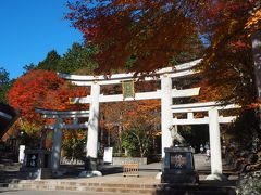 紅葉の三峯神社本殿と奥宮ハイキング