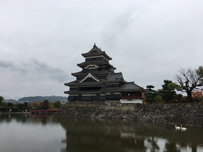 松本へ出張、初日の会議が無事に終わって二日目はバスで観光をしながら長野市へ移動の予定でした。<br />ところが、朝起きると寒気がするし気持ち悪いし、無理してバスに乗ったものの体調はさらに悪化してしまい、安曇野市まで行ったところで脱落してしまいました。<br />翌日、ゆっくりと休んだら体調もほどほどに回復したので、台風２２号が迫る中、松本市内を散策して帰りました。