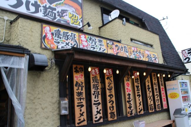 学生街の深草、その割りには古本屋やお店などが少なく、ちょっと寂しい気もします。周囲には、何軒かの飲食店があります。お昼や夜はそれなりに賑わっています。