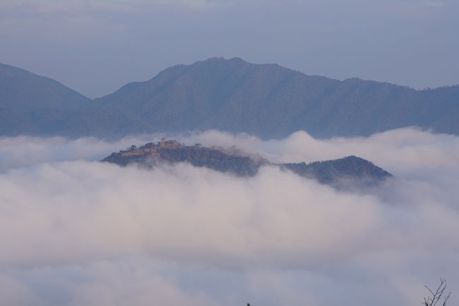 鳥取市から入って但馬 丹波 秋の旅 四日目 完 立雲峡から眺める天空の城 竹田城は 盆地を覆い尽くす雲海の流れが想像以上に壮大 三菱財閥にとって意外に大きな収益源だったという生野銀山の歴史もちょっと興味深いものでした 朝来 生野 兵庫県 の旅行記