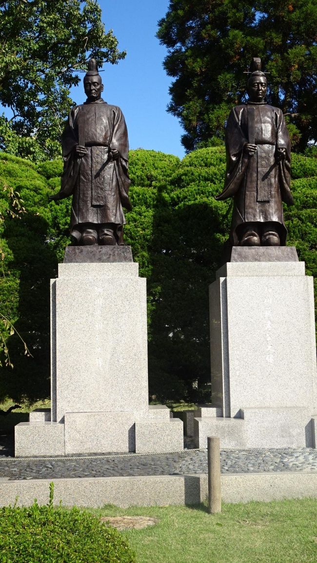 その3からの続きです。<br /><br />写真は、細川忠利公と細川藤孝公の銅像。