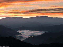 錦秋をめぐりながら滝雲で有名な枝折峠へ