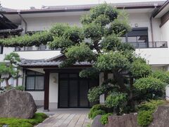 2015秋、圓頓寺と慶栄寺(2/19)：圓頓寺(2)：境内の庭石、金木犀、山門、秀吉像、信長像