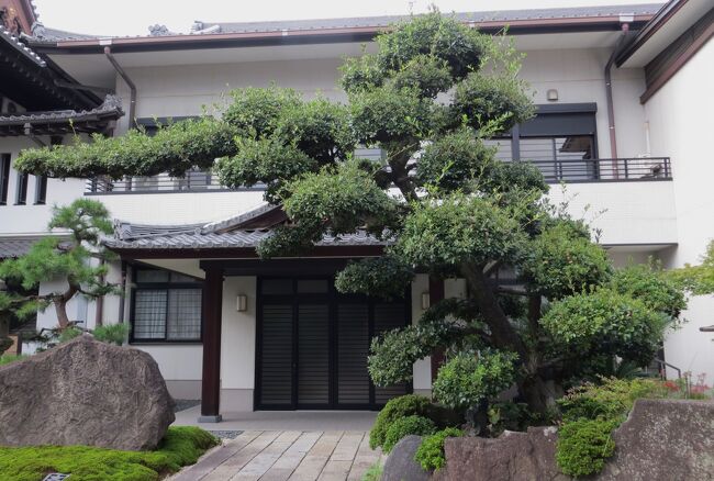 長久山・圓頓寺紹介の続きです。江戸時代の『尾張面諸図会』には、『五條橋通の西北側にあり。日蓮宗、京都北野の立本寺末。境内に鬼子母神堂ありて、毎月二十九日参詣群集す。本尊・法華三宝』と紹介されています。