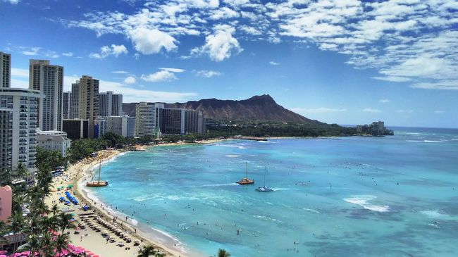 ■うーたくん@ハワイ旅行記①<br />Hawaiian Airlinesでホノルルへ。2人で8日の旅です。<br />表紙の写真はシェラトンのラナイよりスマホで撮影。美しいです。<br />羽田空港、ハワイアン航空、シェラトンワイキキ、ルースズクリスステーキハウス<br />ハワイの旅行記、どんどん増殖継続中!<br />