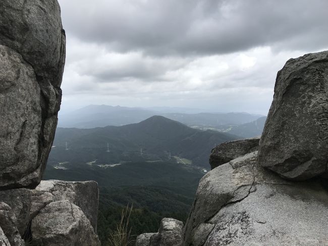 10月22日の総選挙の日は出張で福岡へ。ちょうど台風が日本列島を駆け抜けた時。翌日の便で東京に戻ろうと思うものの、午前中の羽田行きは欠航ばかり。確実に飛ぶ夕方の便で帰りましょう。で、観光する時間ができたので、久々に大宰府に足を伸ばします