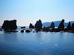 串本・橋杭岩ｂ  近景=道の駅くしもと橋杭岩から　☆マグマ噴出・浸食・地震も影響して