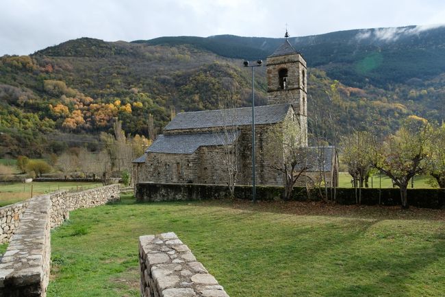 ４回目のスペイン。今回タラゴナ県には立ち寄らなかったが、仏領カタルーニャを含めたカタルーニャ地方のロマネスクの教会を訪ね歩く。<br />【旅程】--------------------------------------------------<br />11/３(金)~11/11(土)　７泊９日<br />　1日目　 羽田→バルセロナ（カルドナ泊）<br />　2日目　 アルティエス<br />　3日目　 フォア<br />　4日目　 アルジュレス＝シュール＝ラメール<br />　5日目　 アルジュレス＝シュール＝ラメール<br />　6日目　 ベサルー<br />　7日目　 ペラタリャーダ<br />　8日目　 ペラタリャーダ→バルセロナ→フランクフルト→羽田<br />　9日目　 帰国