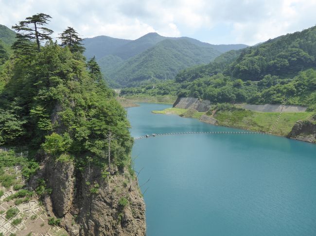 8月1日-20日、恒例の軽井沢避暑バカンスに行きました♪<br />観光・グルメをたっぷりと楽しんできました♪<br /><br />☆Ｖｏｌ５：四万温泉♪<br />四万温泉へ日帰り。<br />四万湖に行くと壮大なダムが見えてくる。<br />ダムは立派。<br />ダムの上に立ち、<br />周囲のパノラマを眺める。<br />四万湖は青く、周囲の緑濃い山々。<br />美しい自然風景に癒される。<br />ゆったりと眺めて♪<br />