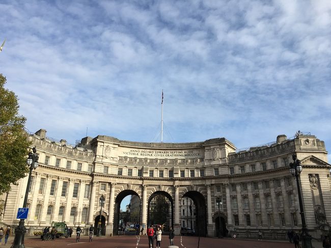 マイル貯まったので誕生日合わせてどっか飛びたいと思ったら、ロンドンに空席がありました。<br />全て偶然で、ロードメイヤーショーや戦没者追悼ミサにも参加でき、とでも有意義な旅でした。