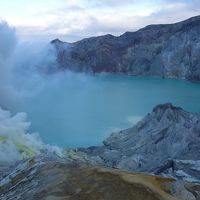 【2017年　インドネシア】青い炎を求めてジャワ島へ行く その3  いよいよ本命の山イジェンは防毒マスクとゴーグルとヘッドライトを携えていく　