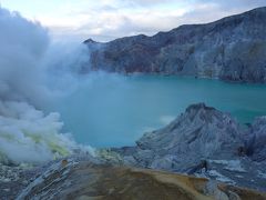 【2017年　インドネシア】青い炎を求めてジャワ島へ行く その3  いよいよ本命の山イジェンは防毒マスクとゴーグルとヘッドライトを携えていく　