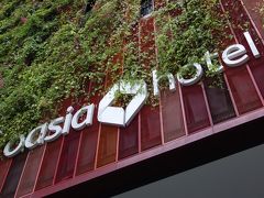 駐在のついでに 【その68】 “Oasia Hotel Downtown  Singapore” は、蔦のからまる不思議な感じのホテルでした！