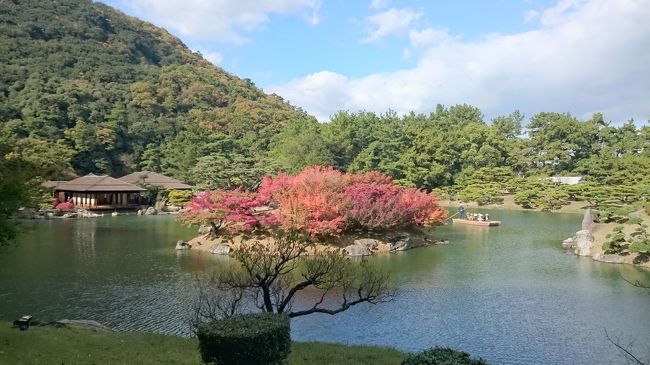 今の職場で初の三連休<br />初日は人生２度目の四国入りin香川(香川自体が初)<br />讃岐うどん食べたいなと思ったので行ってきました(一食しか食べれませんでした)<br />三大水城の高松城にミシュランで人気の高い栗林公園で紅葉を見てきました<br /><br />・金比羅さんに途中いきましたが、それは別記します