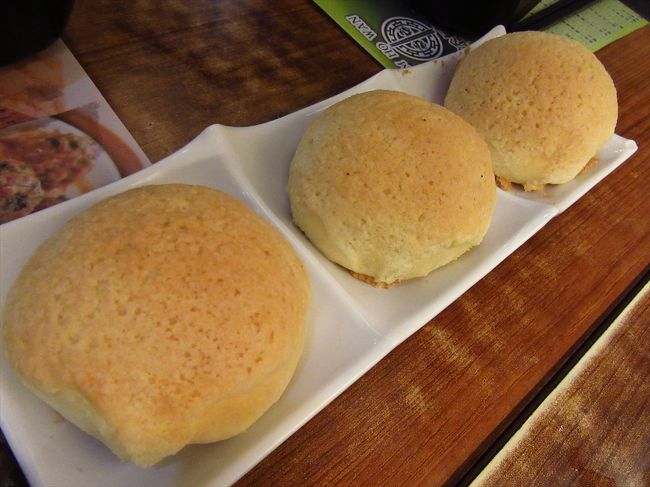 土曜日恒例の飲茶、この日はTさんの<br />「アレ（酥皮&#28951;叉焼包）が食べたい！」<br />というリクエストで添好運へ。<br />お手頃ながら、ミシュラン一つ星を<br />獲得したお店です＾＾<br /><br />添好運で点心を楽しんでから、<br />深水&#22487;をぶらぶらしました。