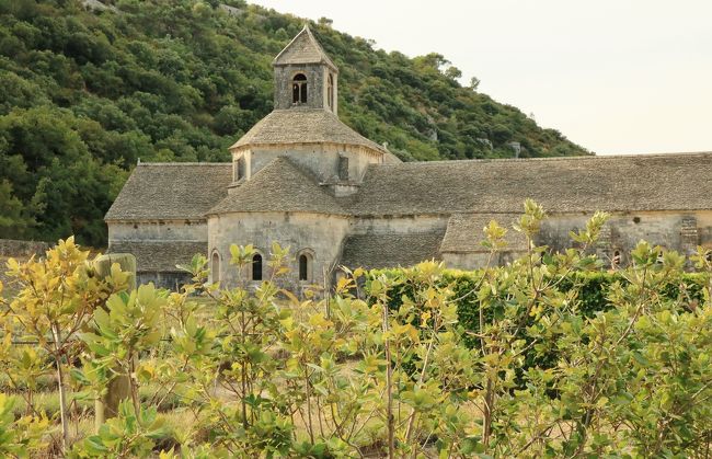 フランス 美しい街並みと世界遺産を訪ねて（7）リュベロンの小さな村々　ゴルドとセナンク修道院