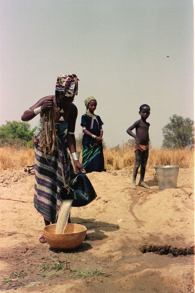今は昔のことですが、仕事で訪れた国での旅行の思い出を綴ってみました。今ではずいぶんと変わっている、あるいはそのままかも知れません。それはそれでお国柄を表していることでしょう。<br /><br />印象に残った西アフリカのニジェールでの足掛け4年の砂漠化防止の基礎調査での水資源調査での仕事。その自然、村、仕事、生活等々の体験の備忘録で、今回は水探しの仕事の一端を思い出しました。